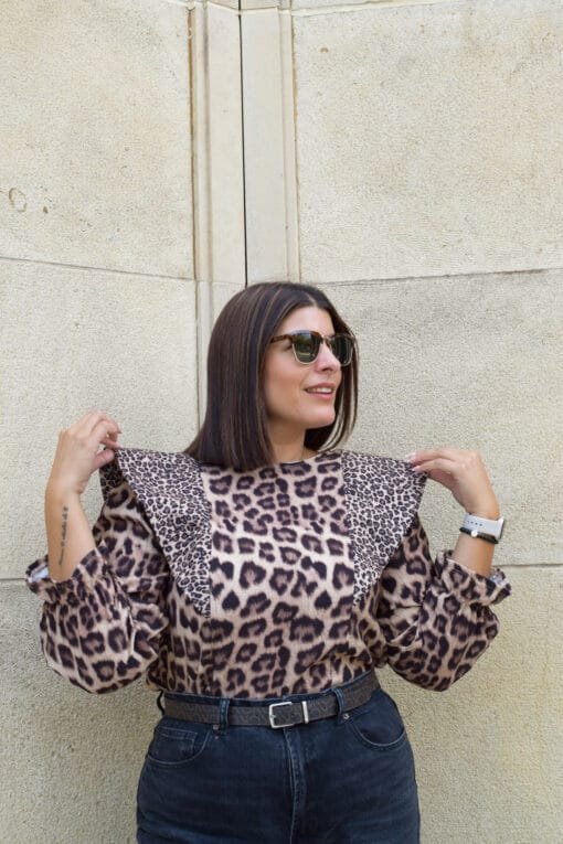 CAMISA DE LEOPARDO CON VOLANTES