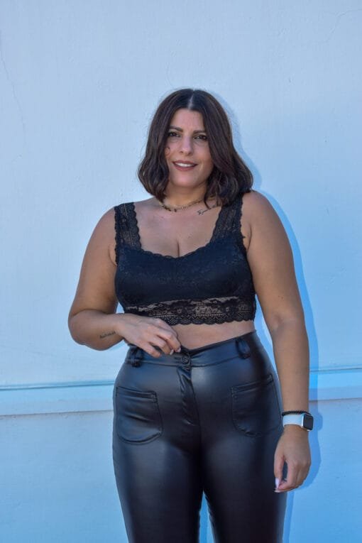 TOP DE ENCAJE NEGRO